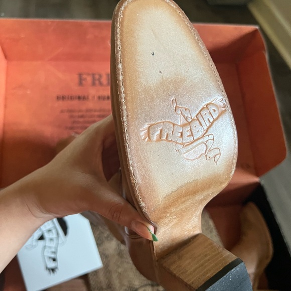 Freebird Tan Heeled Boots Sleek Western Style - Picture 4 of 6